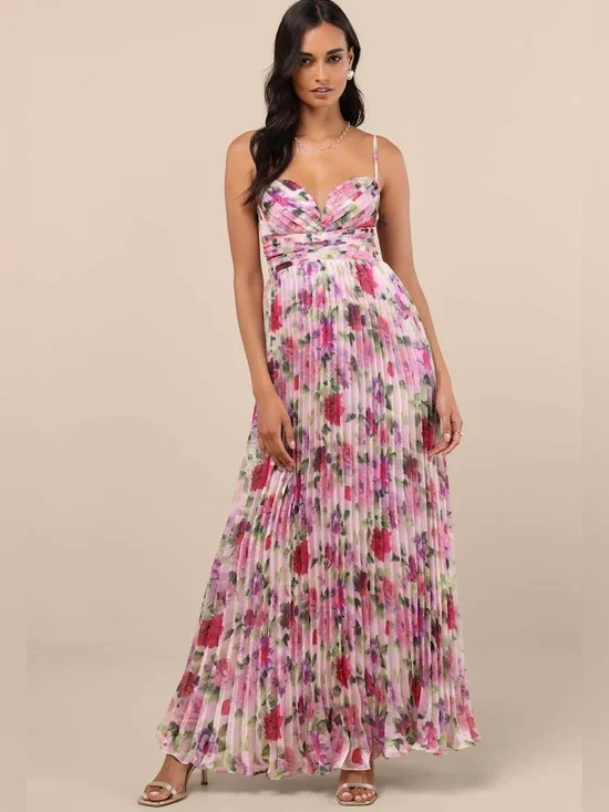 Lulu’s Pleated Maxi Dress in Pink Floral Print - Picture 2 of 9